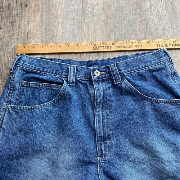 Wrangler Men's Blue Denim Cargo‎ Shorts Loose Fit Relaxed Straight Leg Size 36 - Picture 5 of 7